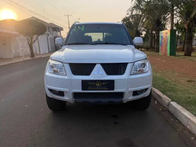 Carro Mitsubishi Pajero TR4 2014 2.0 16V 4x2 (Flex)