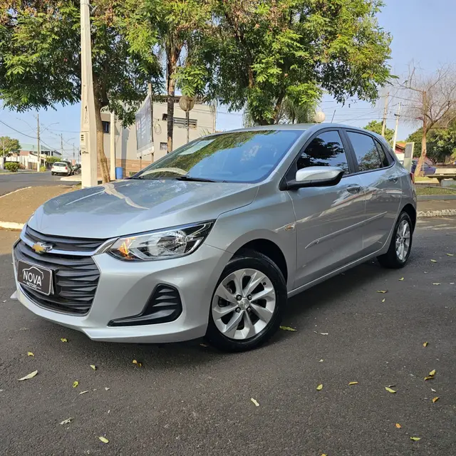 Carro Chevrolet Onix 2023 LT 1.0