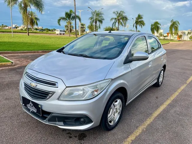 Carro Chevrolet Onix 2013 1.0 LT SPE/4