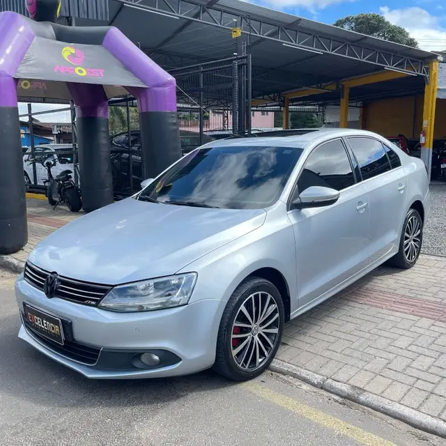 Carro Volkswagen Jetta 2013 2.0 Comfortline (Flex)
