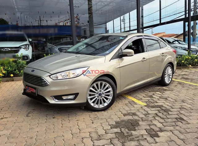 Carro Ford Focus Sedan 2016 Titanium 2.0 PowerShift