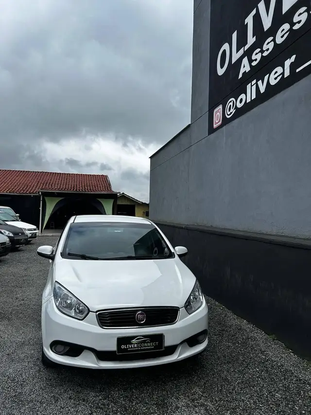 Carro Fiat Grand Siena 2018 Attractive 1.0 (Flex)