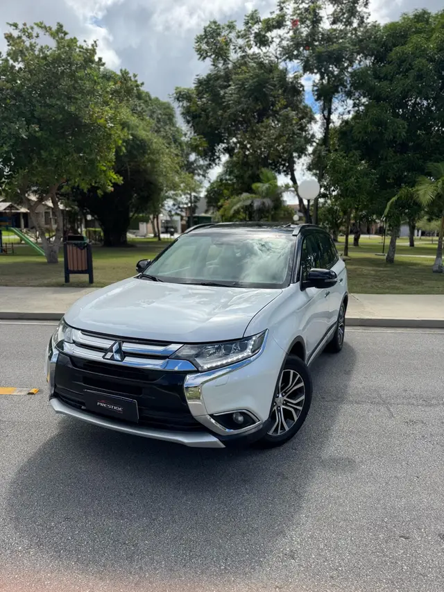Carro Mitsubishi Outlander 2016 2.2 DI-D 4WD (Aut)