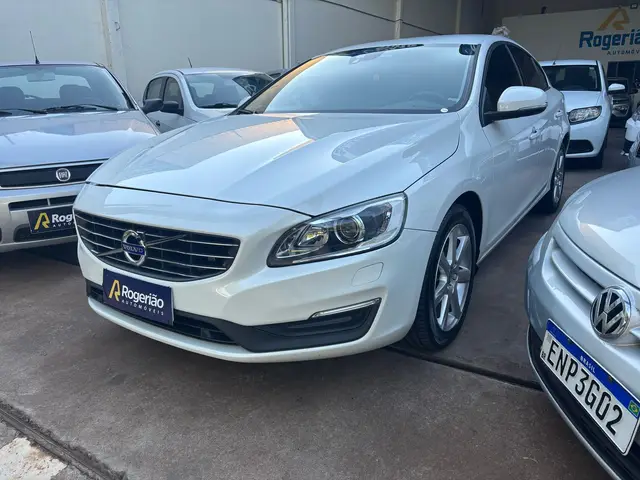 Carro Volvo S60 2018 2.0 T4 Drive-E Kinetic