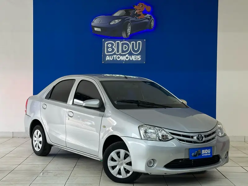 Toyota Etios Sedan X 1.5 (Flex)