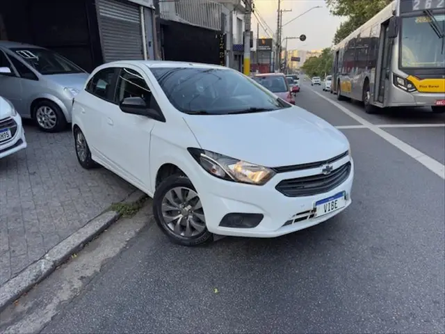Carro Chevrolet Onix 2021 1.0 (Flex)