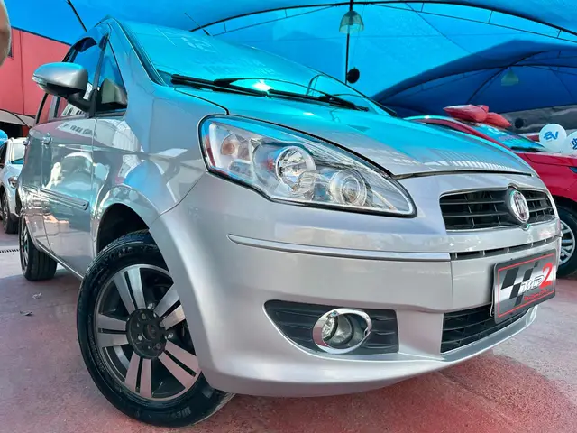 Carro Fiat Idea 2012 Attractive 1.4 8V (Flex)