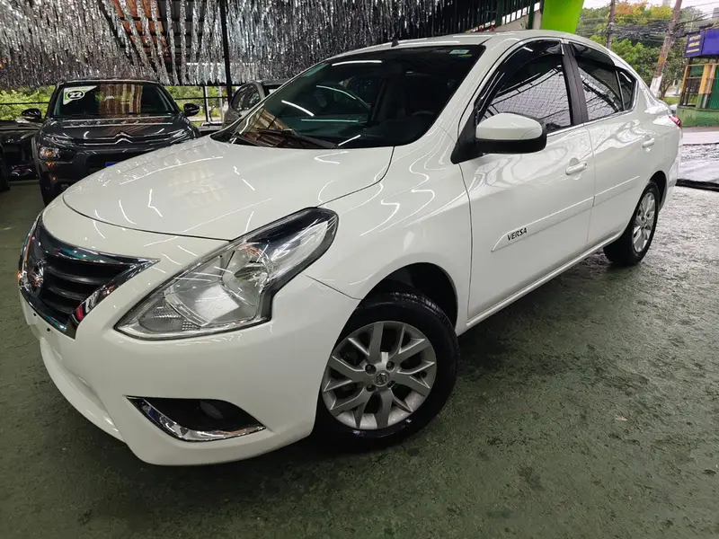 Nissan Versa 1.6 16V SV (Flex)
