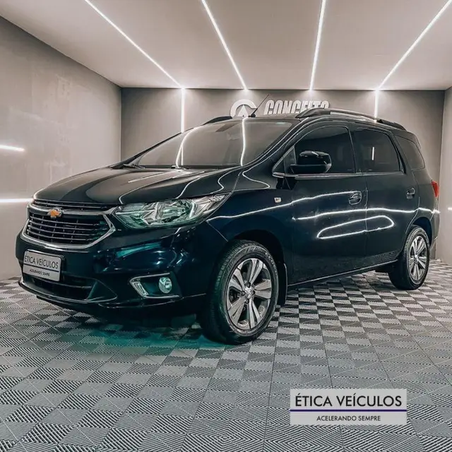 Carro Chevrolet Spin 2023 Premier 1.8 (Aut.)