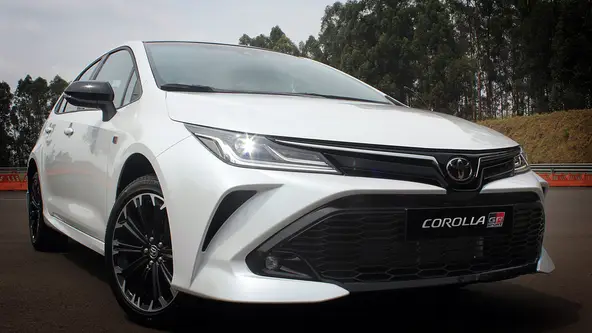 Corolla GS-R chega com ajuste de suspensão e câmbio para condução mais esportiva