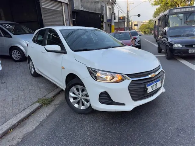 Carro Chevrolet Onix Plus 2023 LT 1.0