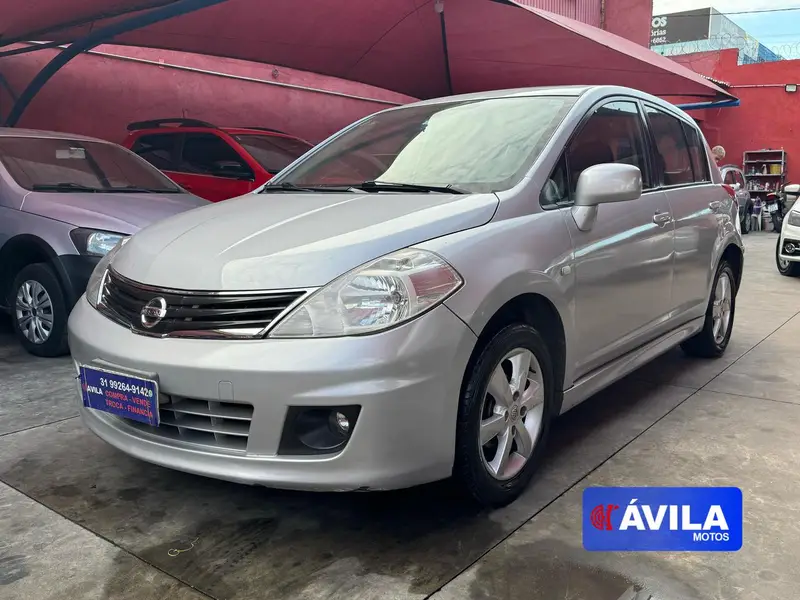 Nissan Tiida SL 1.8 (flex)
