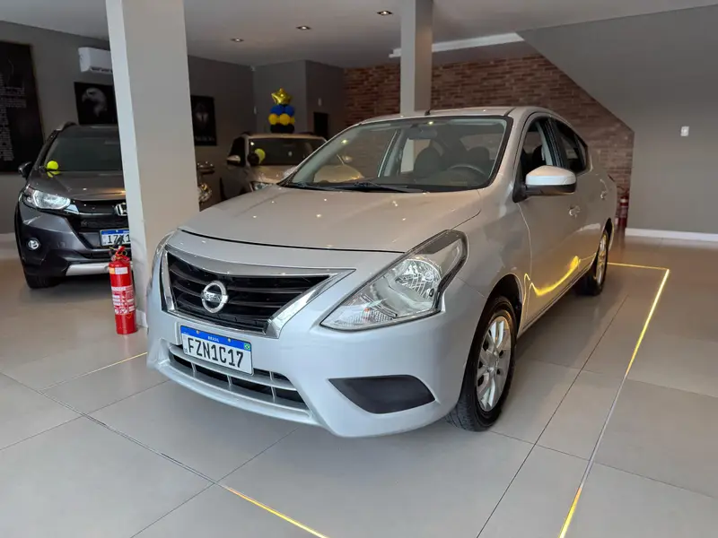 Nissan Versa 1.6 16V SV (Flex)