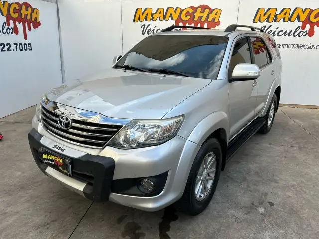 Carro Toyota Hilux Cabine Dupla 2013 Hilux 2.7 SR CD 4x2 (Flex) (Aut)