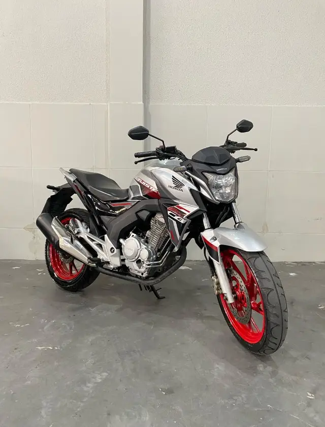 Carro Honda CB 250F Twister 2021 (CBS)