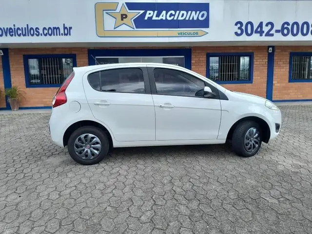 Carro Fiat Palio 2014 Attractive 1.0 8V (Flex)