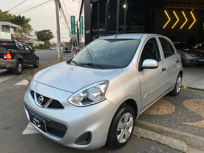 Nissan March 1.6 16V S (Flex)
