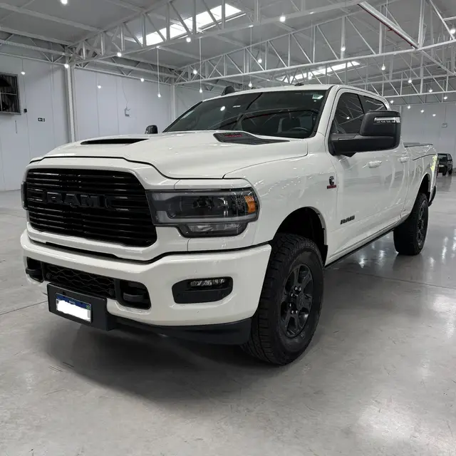Carro RAM 2500 2023 Night Edition 6.7 4X4