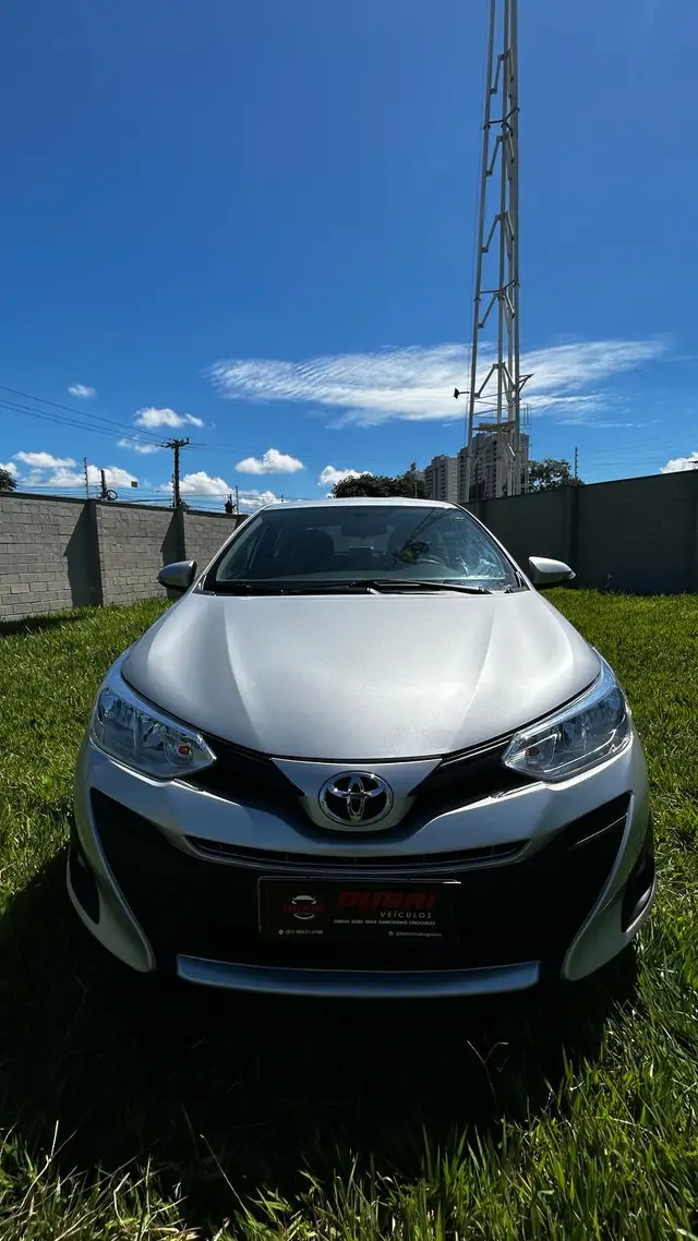 Carro Toyota Yaris Sedan 2021 1.5 XL Live (Flex)