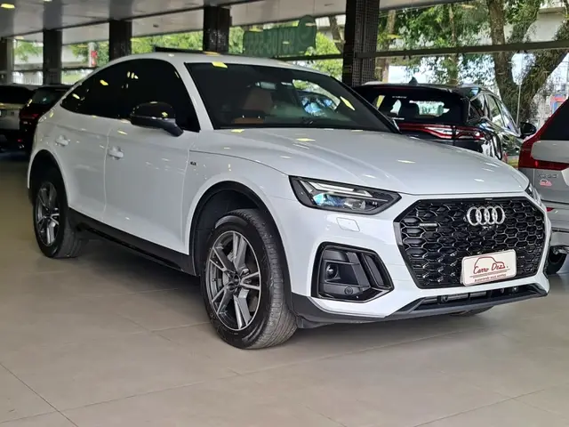 Carro Audi Q5 2023 Performance Black TFSIe