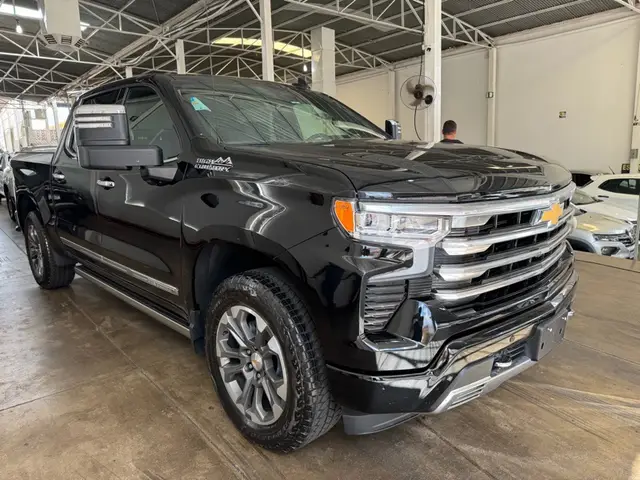 Carro Chevrolet Silverado 2024 High Country 5.3