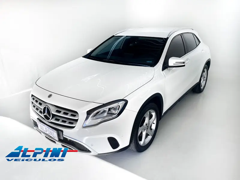 Mercedes-Benz GLA 200 1.6 CGI FLEX ADVANCE 7G-DCT