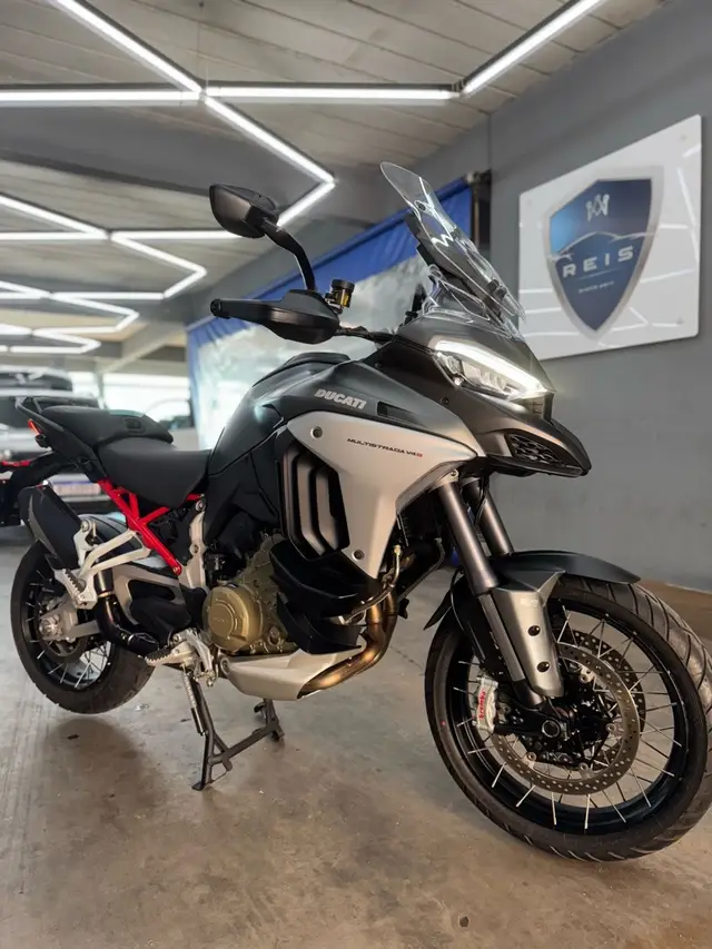 Carro Ducati Multistrada 2023 1160 V4S