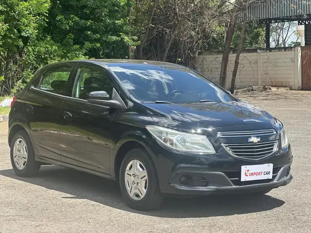 Carro Chevrolet Onix 2014 1.0 LT SPE/4
