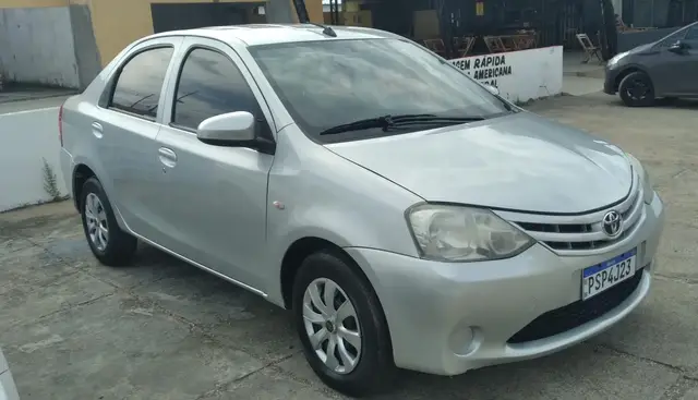 Carro Toyota Etios Sedan 2017 X 1.5 (Flex)