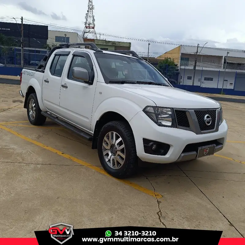 Nissan Frontier 2.5 TD CD 4x4 SV Attack (Aut)
