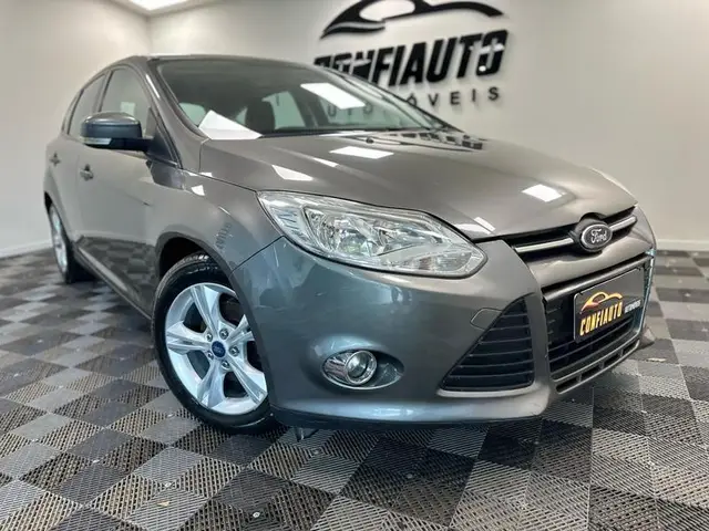 Carro Ford Focus Hatch 2015 SE 1.6 16V TiVCT PowerShift