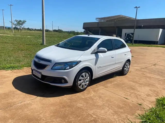 Carro Chevrolet Onix 2013 1.4 LT SPE/4