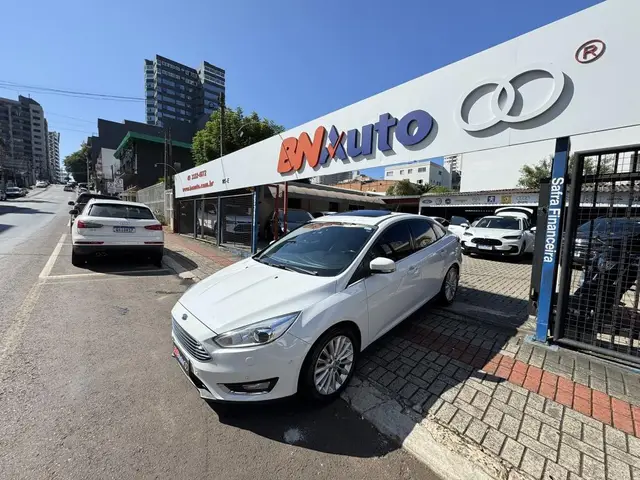 Carro Ford Focus Sedan 2016 Titanium Plus 2.0 PowerShift (Aut)