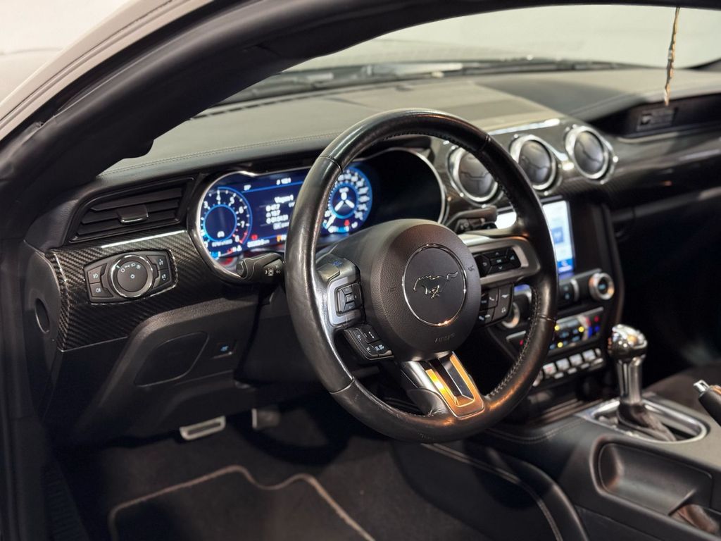 Mustang 5.0 Black Shadow V8