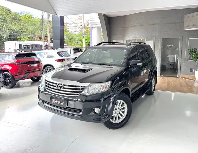 Carro Toyota Hilux SW4 2014 3.0 TDI 4x4 SRV 5L