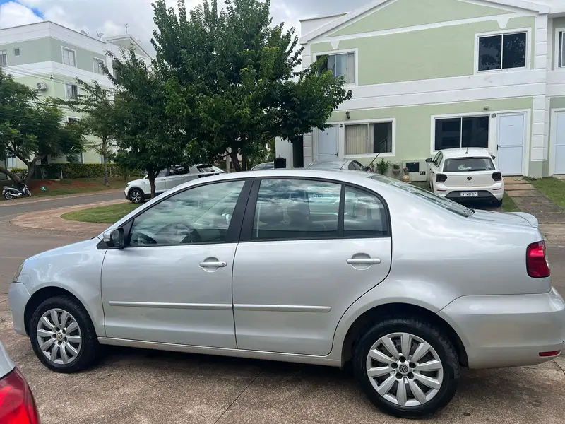 Volkswagen Polo Sedan 1.6 8V (Flex)