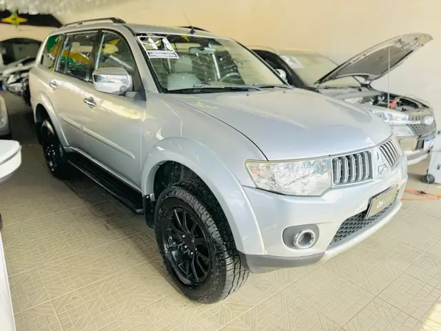 Carro Mitsubishi Pajero Dakar 2011 3.2 16V (aut.)