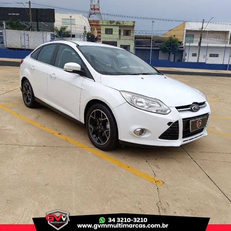 Ford Focus Sedan Titanium 2.0 16V PowerShift