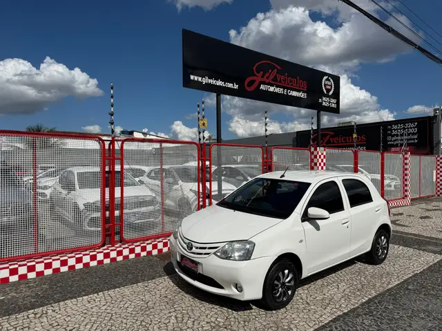 Carro Toyota Etios 2017 X 1.3 (Flex)