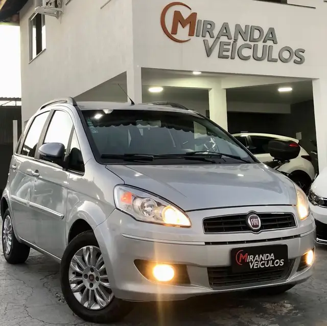 Carro Fiat Idea 2011 Attractive 1.4 8V (Flex)