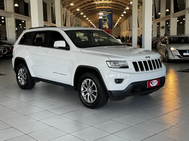 Carro Jeep Grand Cherokee 2015 3.6 V6 Laredo 4WD