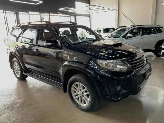 Carro Toyota Hilux SW4 2012 SRV 3.0 4X4(5 lugares)