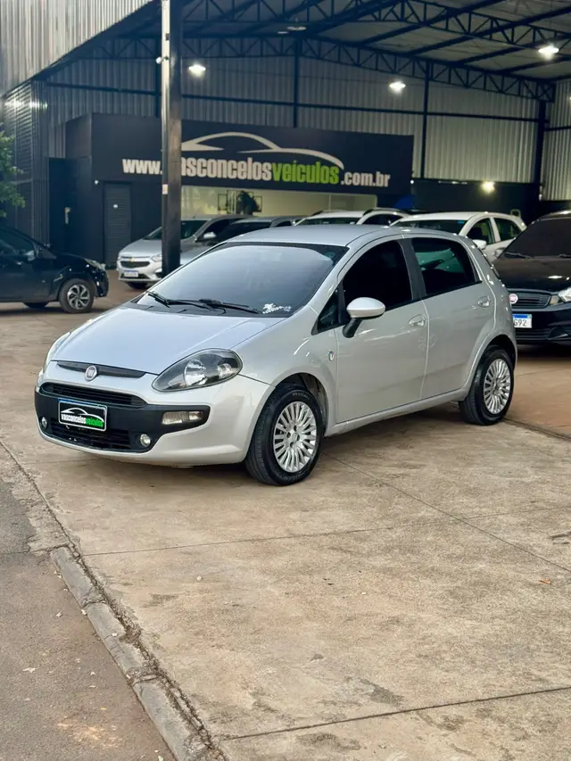 Carro Fiat Punto 2013 ATTRACTIVE ITALIA 1.4 F.Flex 8V 5p