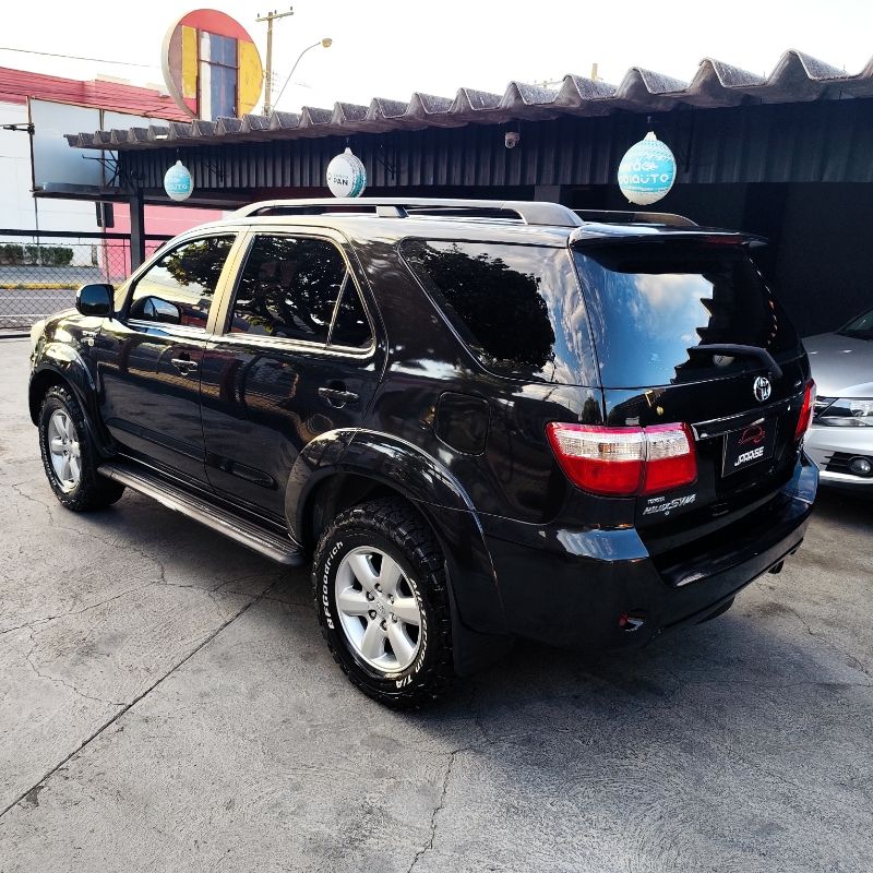 Toyota Hilux SW4