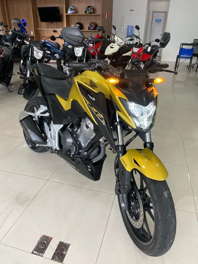 Carro Honda CB 300F Twister 2024 Standard