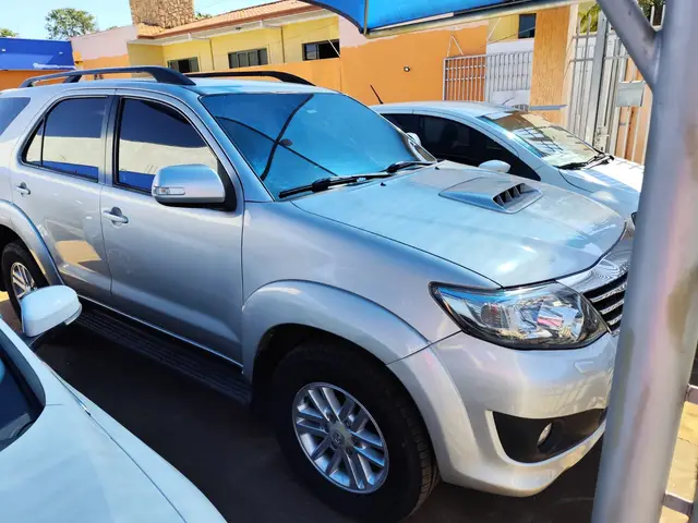 Carro Toyota Hilux SW4 2012 SRV 3.0 4X4 (7 Lugares)