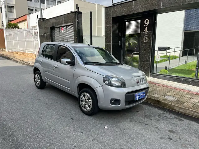 Carro Fiat Uno 2013 Vivace Italia 1.0 8V (Flex) 4p
