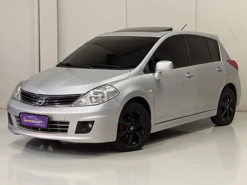 Nissan Tiida SL 1.8 (flex)