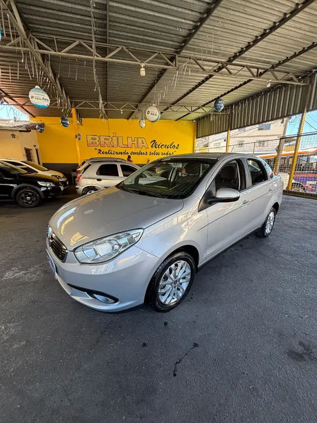 Carro Fiat Grand Siena 2018 Evo Attractive 1.4 8V (Flex)