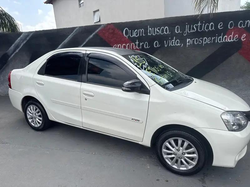 Toyota Etios Sedan XLS 1.5 (Flex)